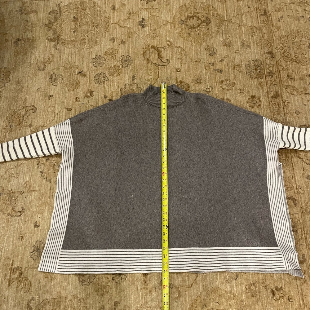 Stylish Poncho With Side Slits. One Size. - image 3